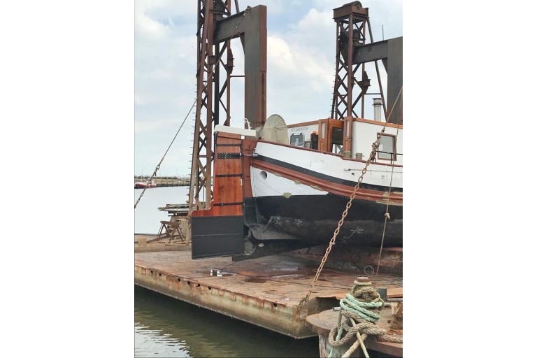 Dutch Barge 24.72 with TRIWV