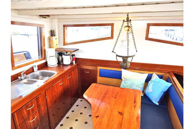 Dutch Barge 24.72 with TRIWV