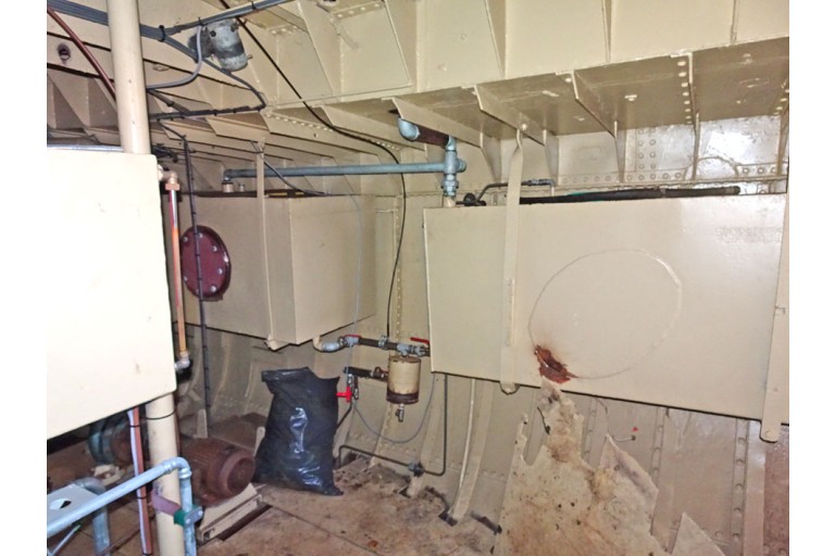 Sailing Live Aboard hull with TRIWV