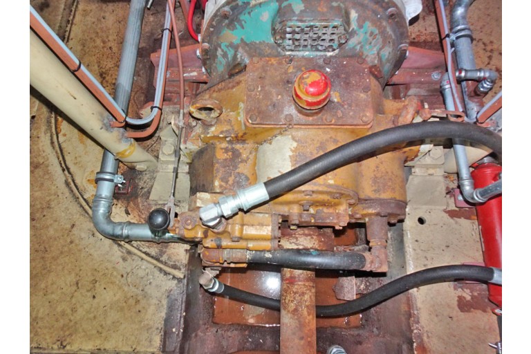 Sailing Live Aboard hull with TRIWV