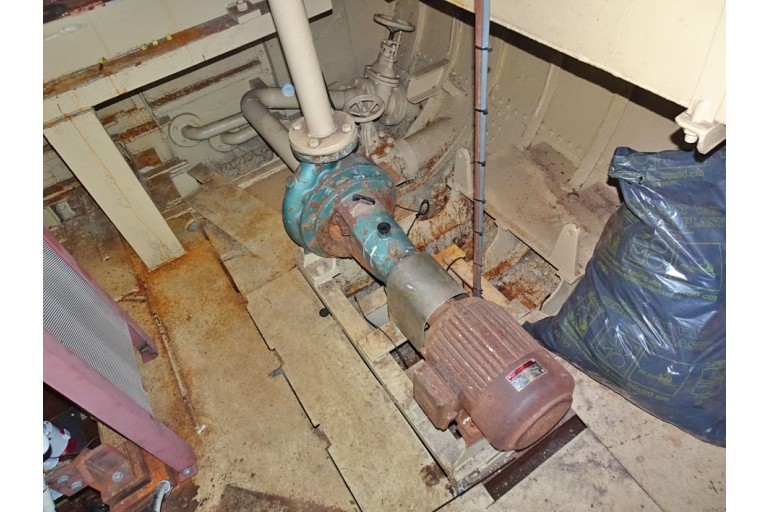 Sailing Live Aboard hull with TRIWV