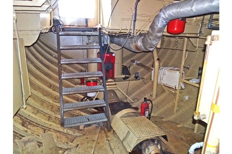 Sailing Live Aboard hull with TRIWV