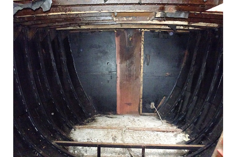 Sailing Live Aboard hull with TRIWV