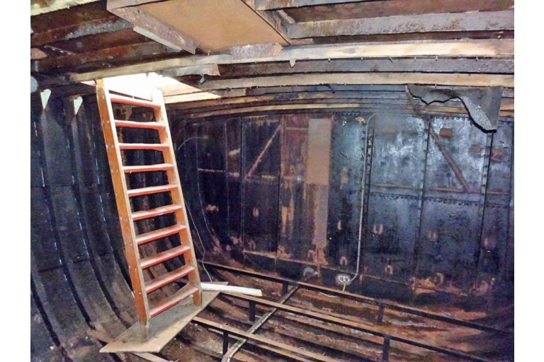 Sailing Live Aboard hull with TRIWV