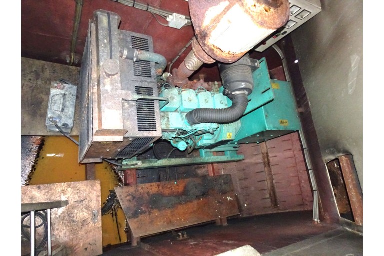 Sailing Live Aboard hull with TRIWV