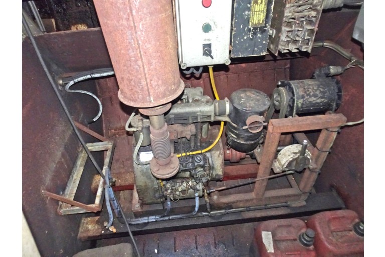 Sailing Live Aboard hull with TRIWV