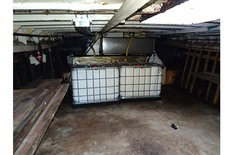 Sailing Live Aboard hull with TRIWV