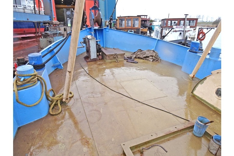 Sailing Live Aboard hull with TRIWV