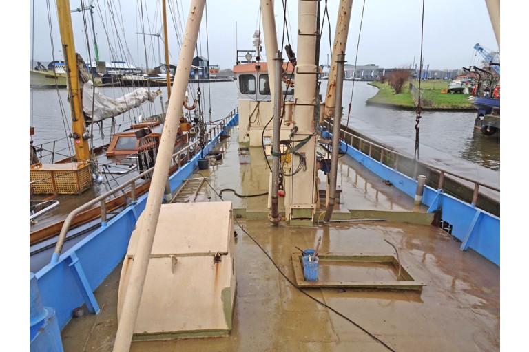 Sailing Live Aboard hull with TRIWV