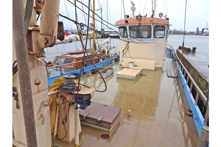 Sailing Live Aboard hull with TRIWV