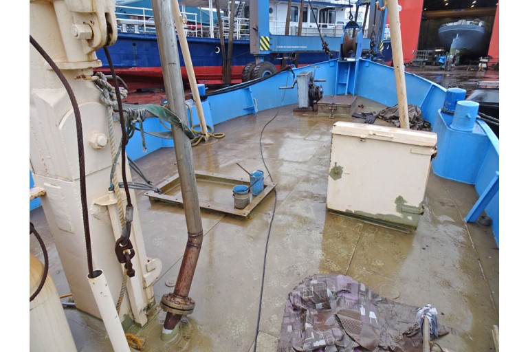 Sailing Live Aboard hull with TRIWV