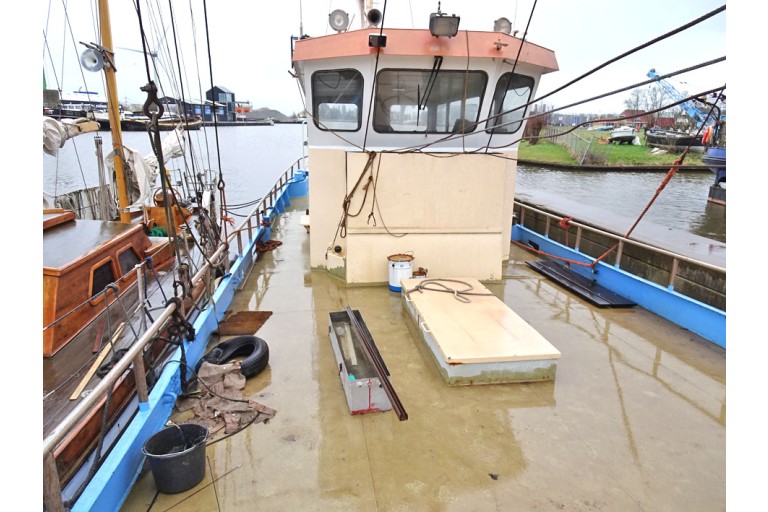 Sailing Live Aboard hull with TRIWV