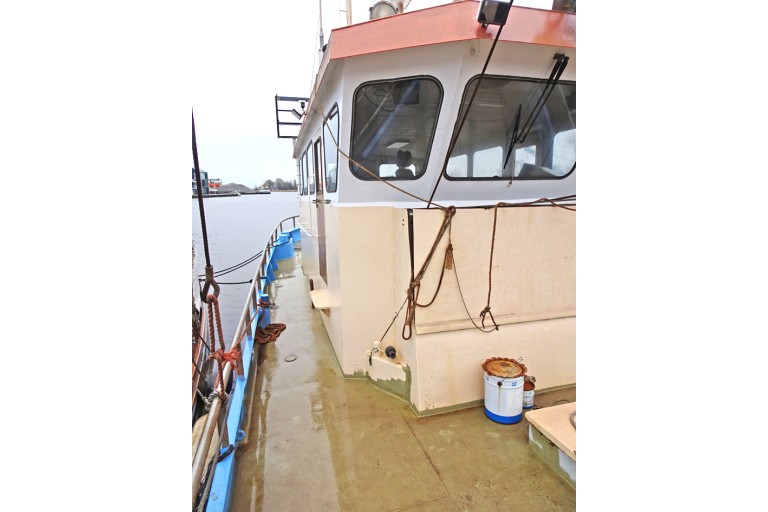 Sailing Live Aboard hull with TRIWV