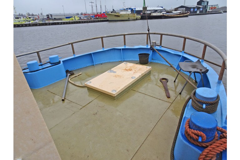 Sailing Live Aboard hull with TRIWV