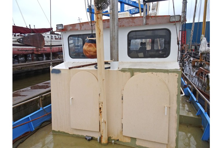 Sailing Live Aboard hull with TRIWV