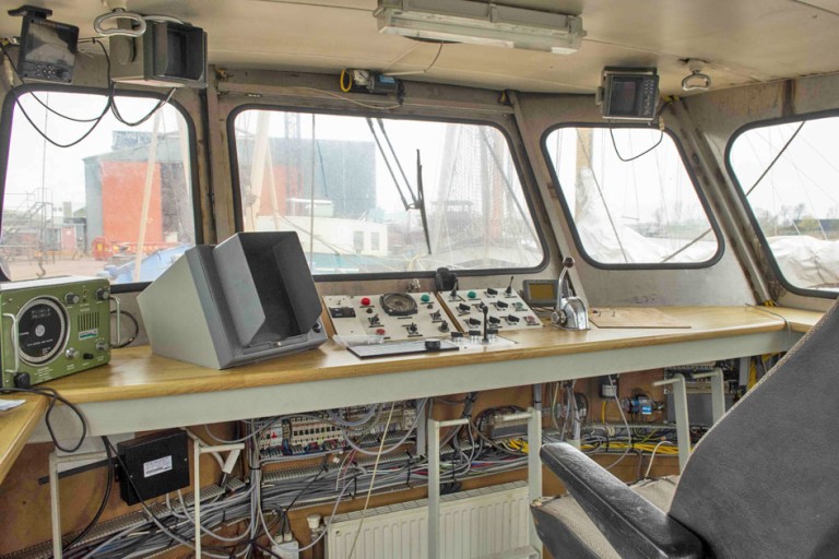 Sailing Live Aboard hull with TRIWV