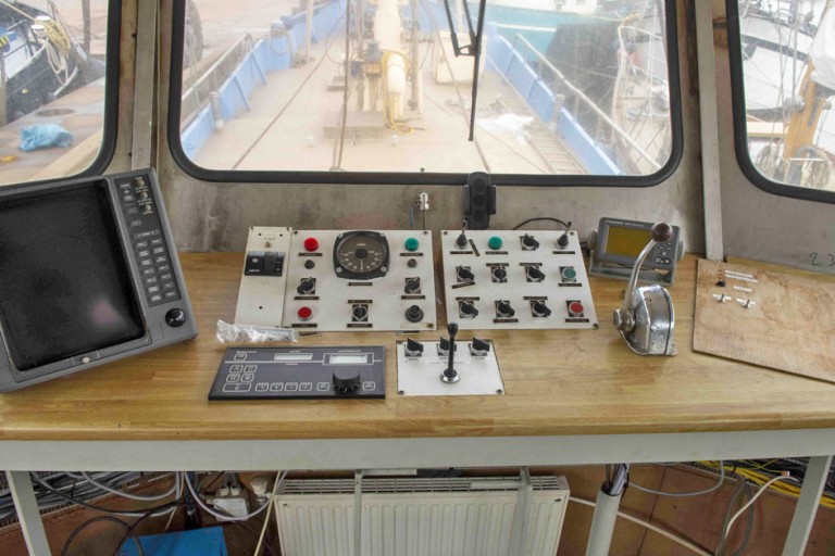 Sailing Live Aboard hull with TRIWV