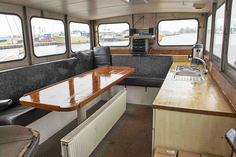 Sailing Live Aboard hull with TRIWV