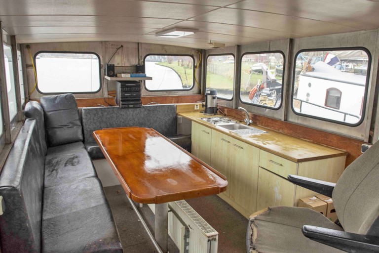 Sailing Live Aboard hull with TRIWV