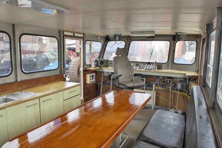 Sailing Live Aboard hull with TRIWV