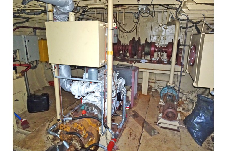 Sailing Live Aboard hull with TRIWV