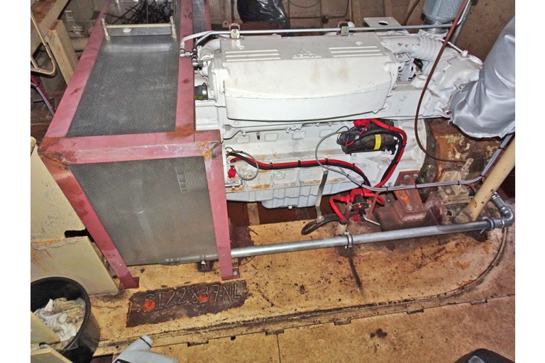 Sailing Live Aboard hull with TRIWV