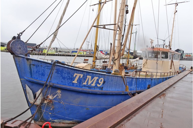 Sailing Live Aboard hull with TRIWV