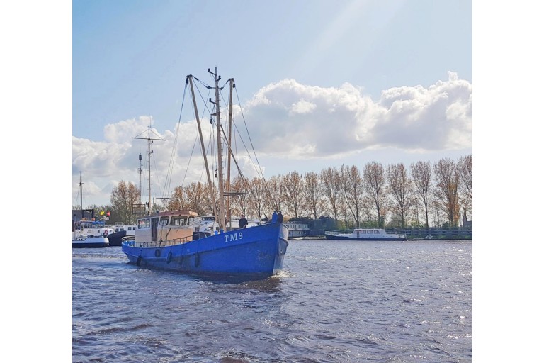 Sailing Live Aboard hull with TRIWV