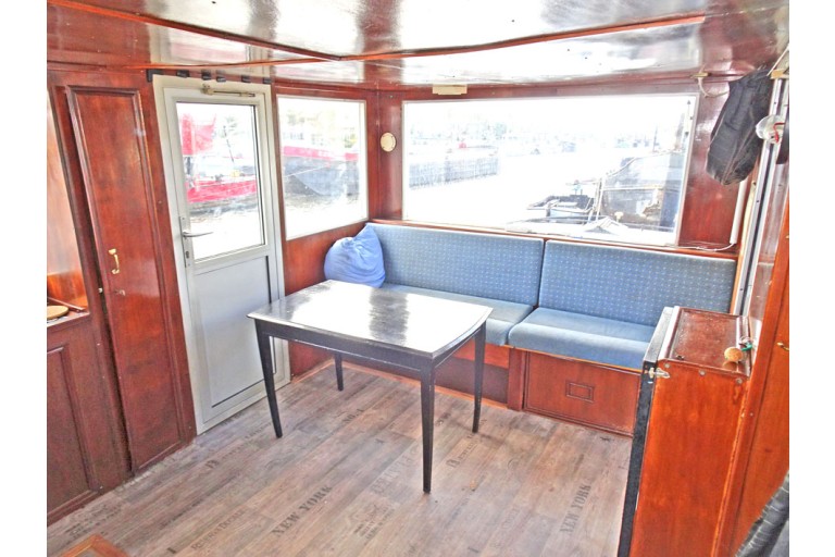 Peniche Hollandaise 27.05 avec certificat Luxe Motor