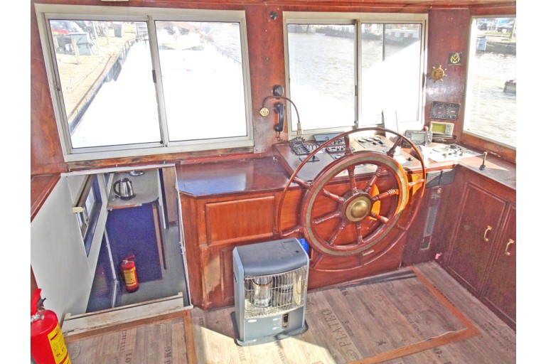 Peniche Hollandaise 27.05 avec certificat Luxe Motor