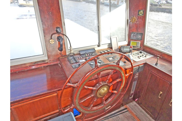 Peniche Hollandaise 27.05 avec certificat Luxe Motor