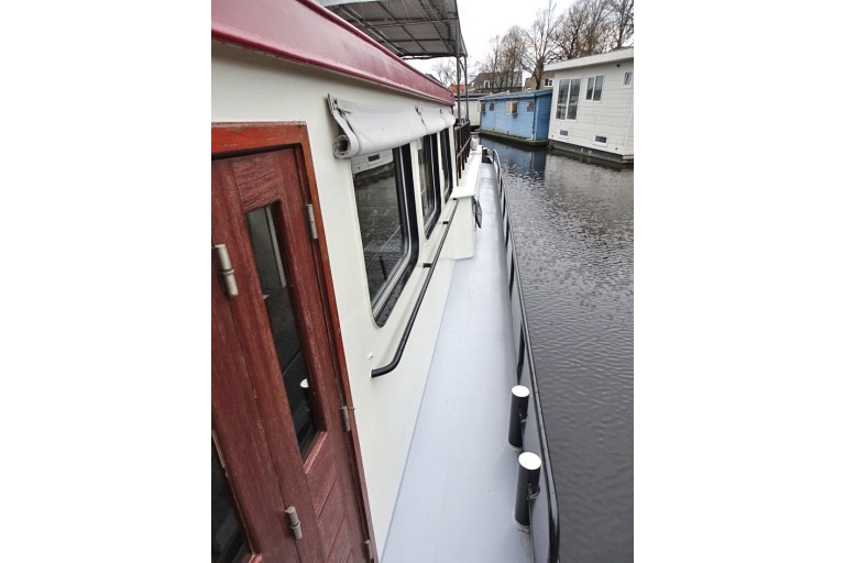 Dutch Barge 20.28 with TRIWV
