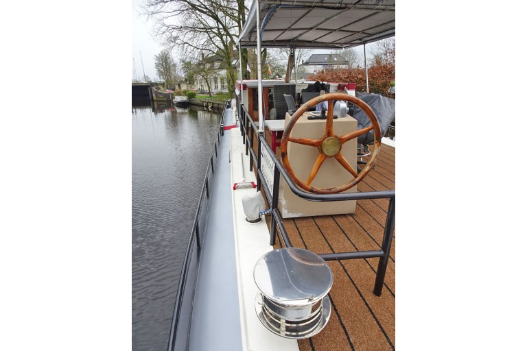 Dutch Barge 20.28 with TRIWV