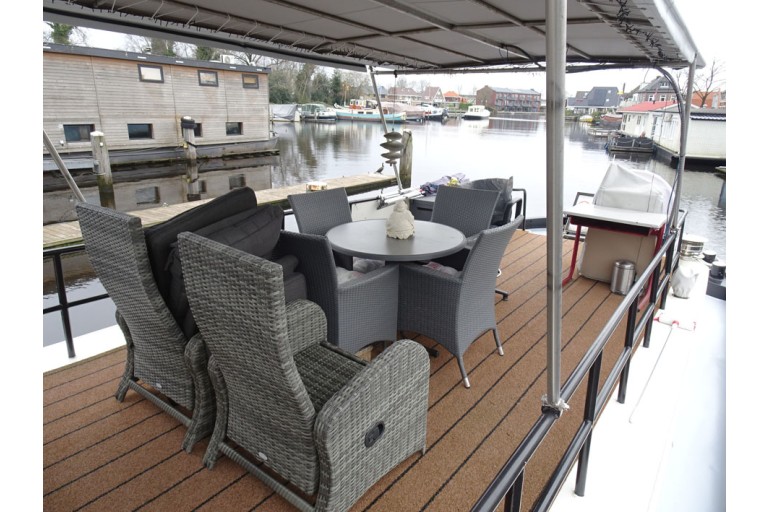 Dutch Barge 20.28 with TRIWV