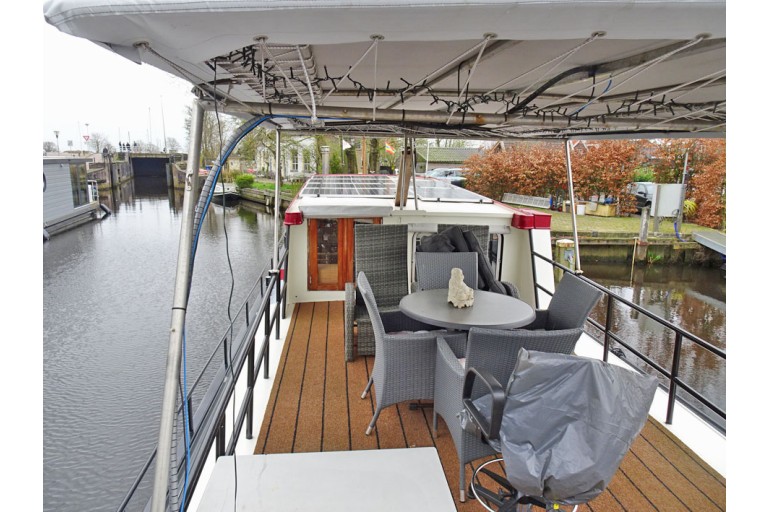 Dutch Barge 20.28 with TRIWV