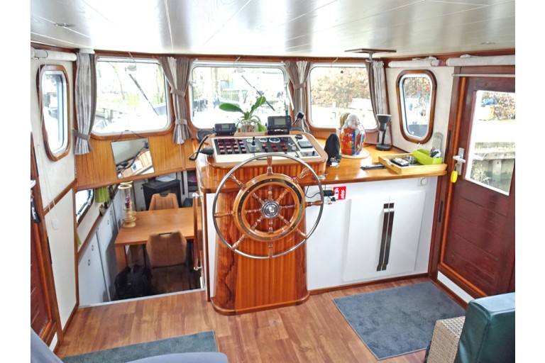 Dutch Barge 20.28 with TRIWV
