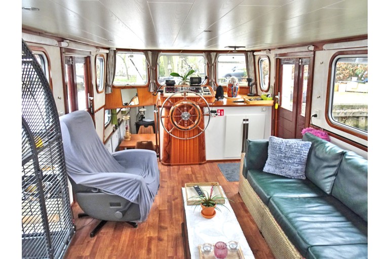Dutch Barge 20.28 with TRIWV