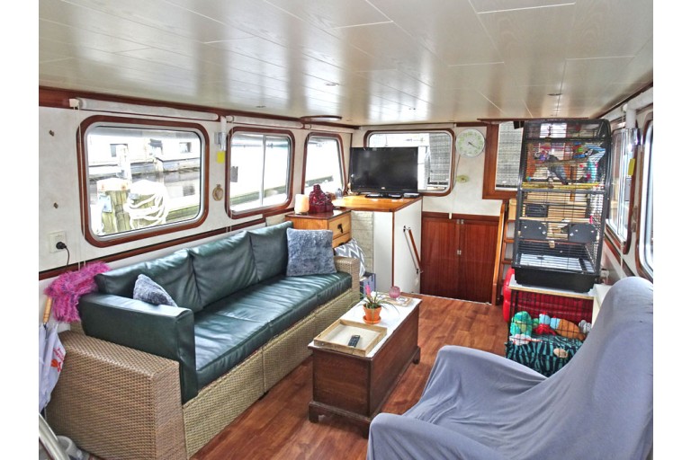 Dutch Barge 20.28 with TRIWV