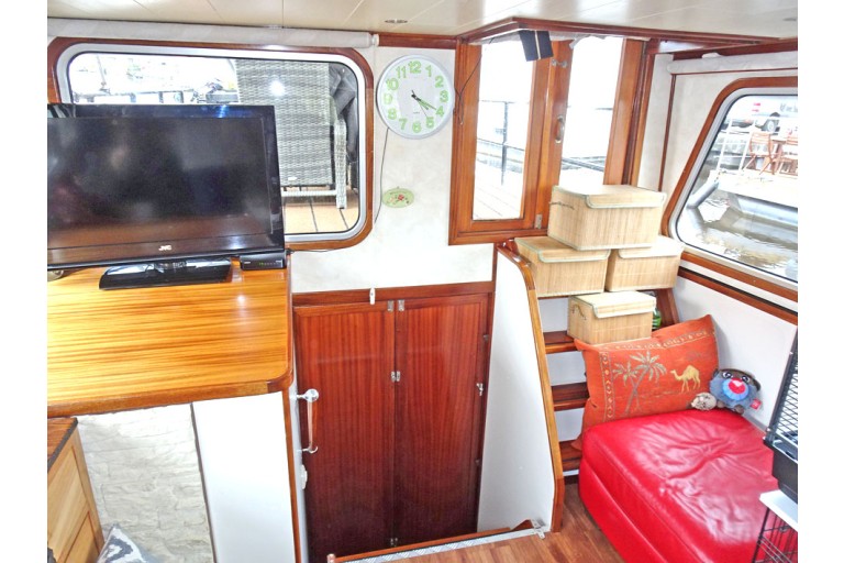 Dutch Barge 20.28 with TRIWV
