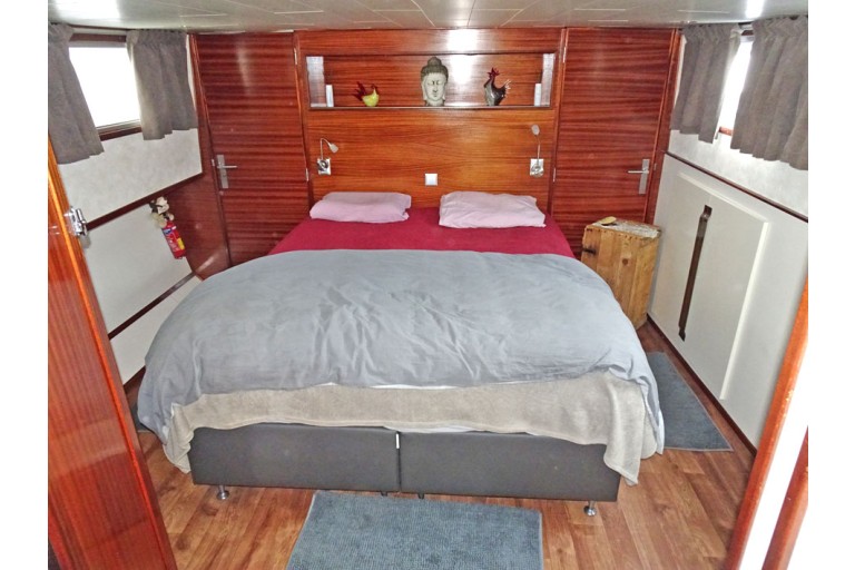 Dutch Barge 20.28 with TRIWV