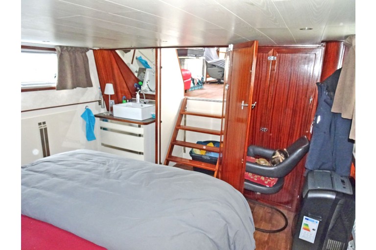 Dutch Barge 20.28 with TRIWV