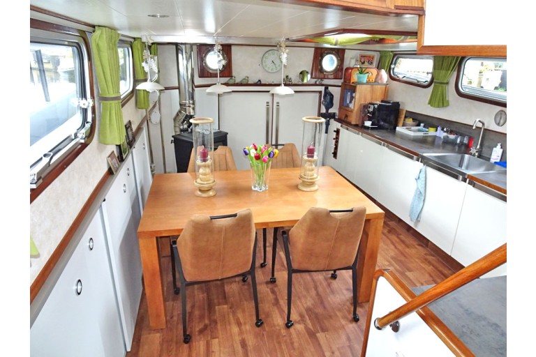 Dutch Barge 20.28 with TRIWV
