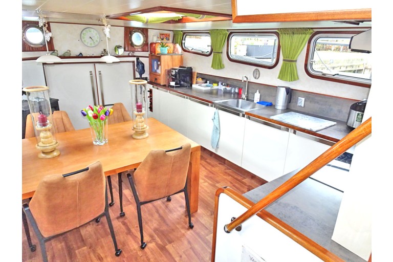 Dutch Barge 20.28 with TRIWV
