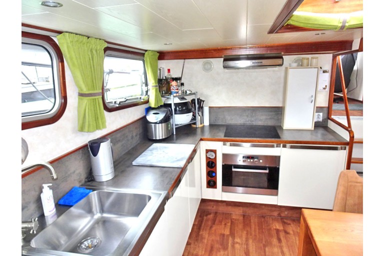 Dutch Barge 20.28 with TRIWV