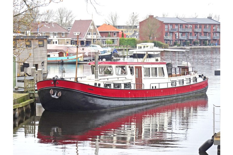 Dutch Barge 20.28 with TRIWV