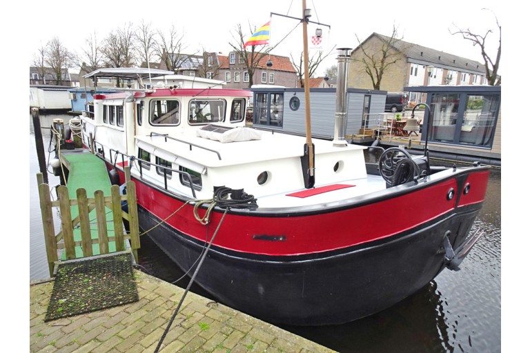 Dutch Barge 20.28 with TRIWV