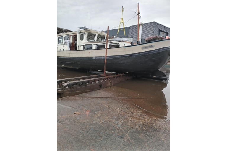 Dutch Barge 20.28 with TRIWV