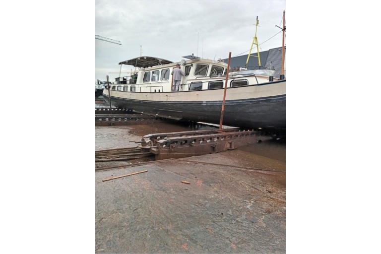 Dutch Barge 20.28 with TRIWV