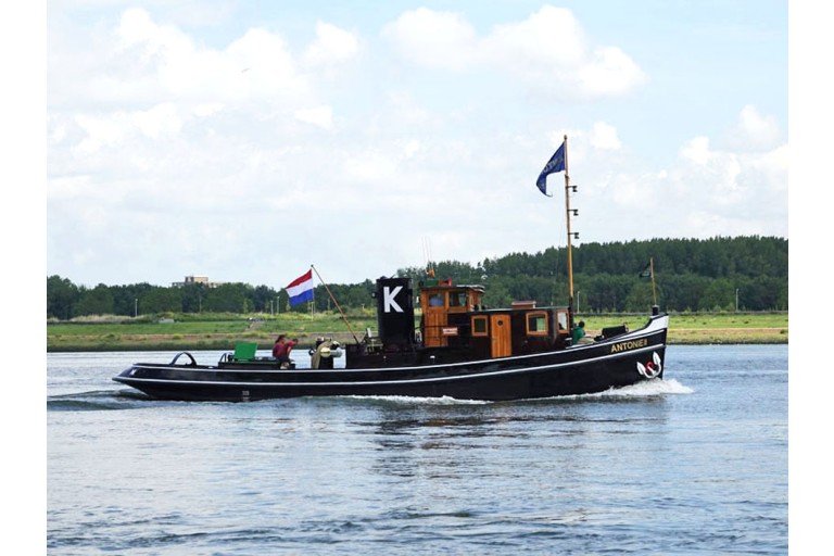 Tugboat Antonie II with TRIWV