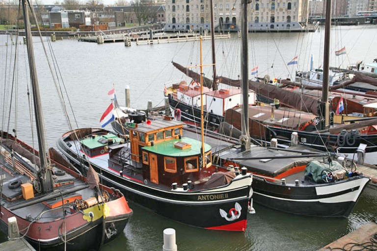 Tugboat Antonie II with TRIWV